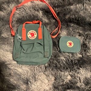 Fjällräven Kånken Mini Backpack + Wallet Set – Frost Green / Peach